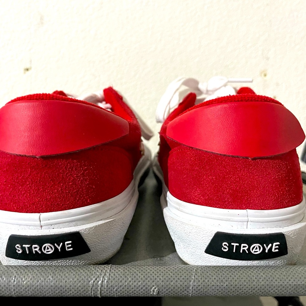Red skater men’s shoes never worn